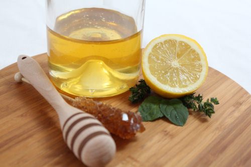 【蜂蜜的功效与作用】蜂蜜的功效与作用 蜂蜜水什么时候喝好