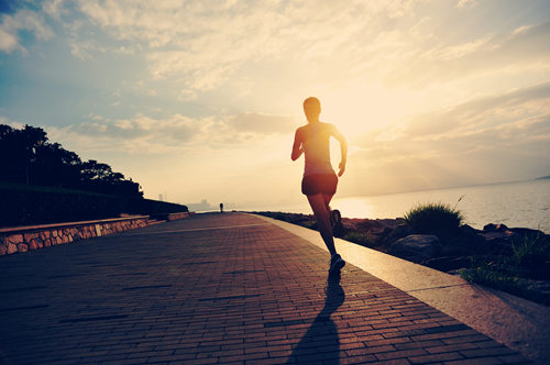 经常跑步对身体有什么好处|早晚跑步有什么好处 跑步注意事项