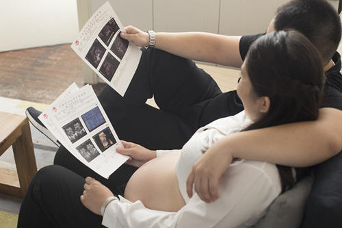 怀孕六个月胎儿图（B超图）