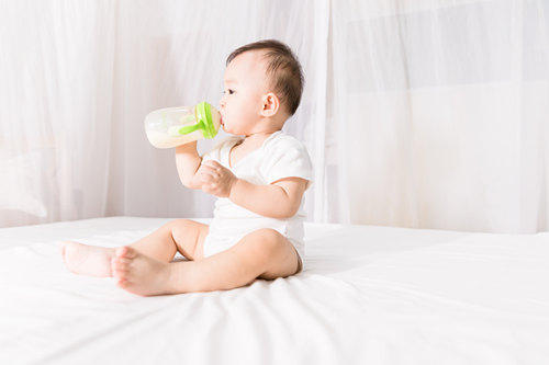 新生儿吃奶时间长怎么办 5个方法缩短吃奶时间