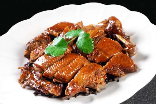 鱿鱼鸭肉煲的做法 集营养美味于体