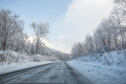 梦见路面结冰开车打滑|结冰路面怎么开车 结冰路面开车技巧介绍