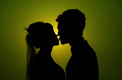 梦到和前男友接吻是什么意思