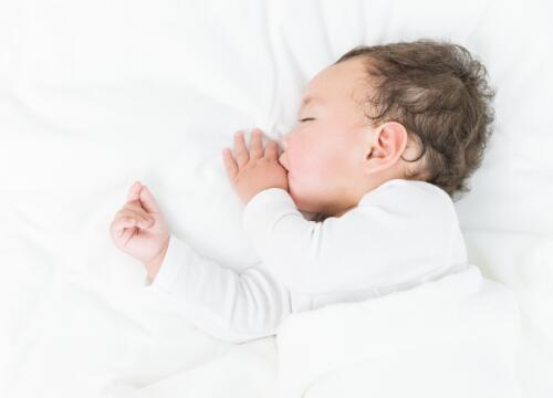 婴儿张嘴睡觉的危害 这4点宝妈要重视
