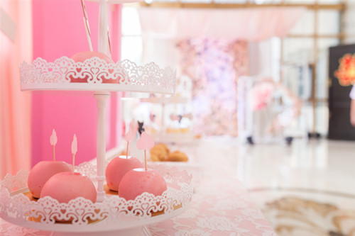 粉色主题婚礼（图片来源：摄图网）