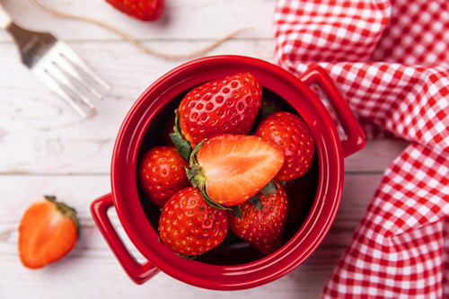  　　草莓酸奶雪糕怎么做 夏日解暑佳品安利