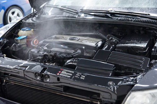汽车发动机过热的原因是什么 还能开吗
