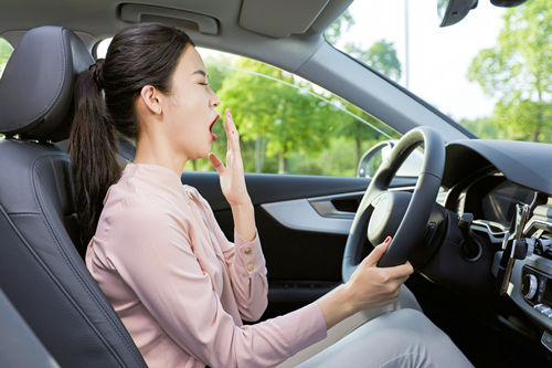 女司机开车最容易犯的7个开车禁忌 你有犯过吗
