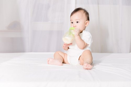 宝宝经常吐奶怎么办?宝宝吐奶处理方法