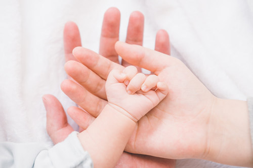2020年第一个宝宝出生 首个20后问世