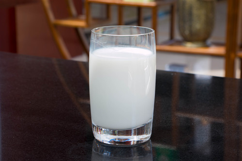 纯牛奶的功效与作用 还能补充矿物质