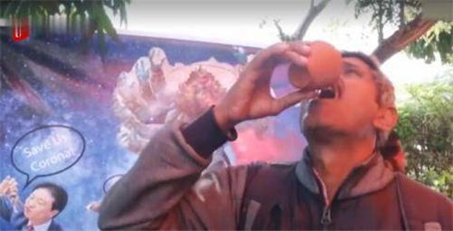 印度聚众喝牛尿怎么回事 印度真的喝牛尿吗