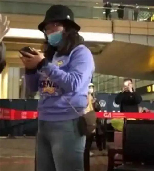 泰国回国女子大闹重庆机场怎么回事 具体情况