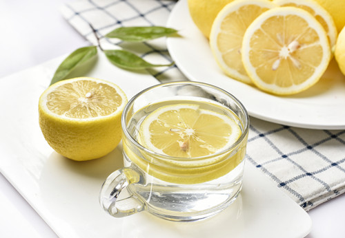 柠檬泡水喝有什么好处 还能预防结石