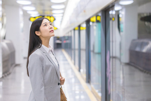 收藏!深圳地铁乘坐几号线可以到达深圳北站