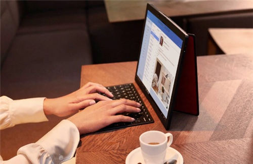 ThinkPad X1 Fold正式发布 支持5G功能