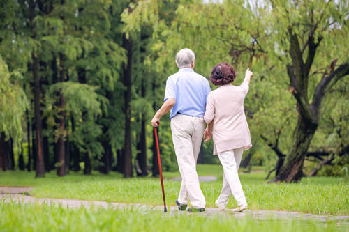 专家建议养老金领取“早减晚增”