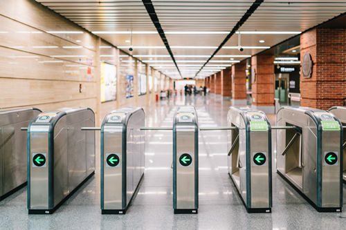 深圳首条无人驾驶地铁线路即将试运行 计划年底通车