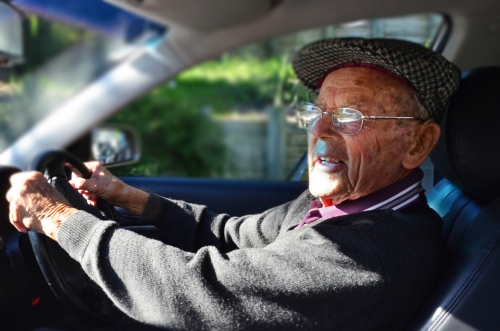 70周岁可以申请小型自动挡汽车的驾驶证吗