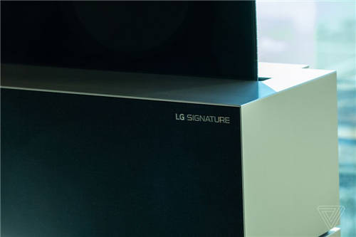 LG发布全球首款可卷曲OLED电视 预计三月开售