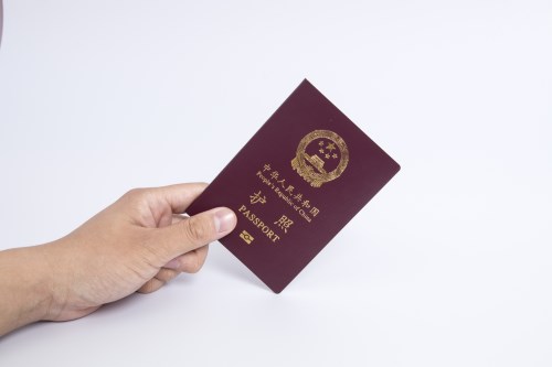 护照上的照片可以换吗