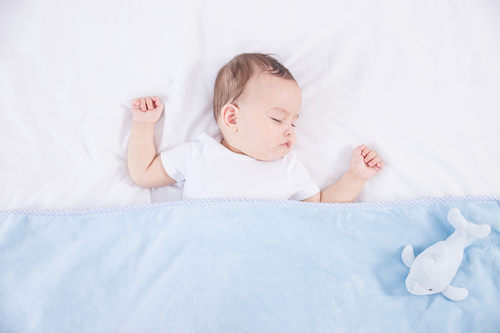 宝宝睡觉吃手指正常吗?宝宝吃手指怎么改?