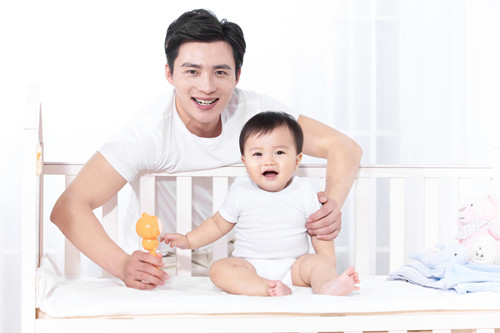 爸爸最易遗传几大特征 宝宝从爸爸身上获得什么?
