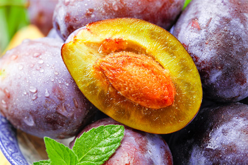 西梅是什么季节的水果 西梅的功效与作用