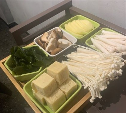 一口锅吃4种味道 在深圳只有这家火锅店做得到