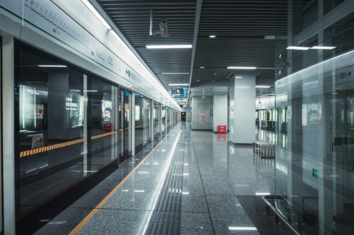 今日起！深圳地铁部分站点暂停运营服务